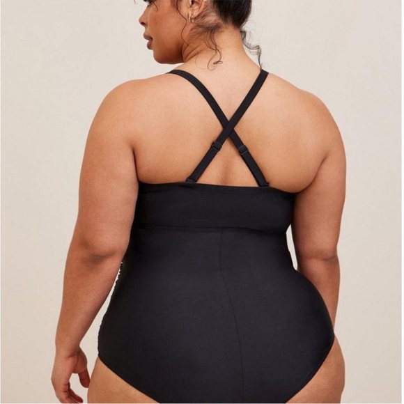🆕 Torrid Slim Fix Wireless Lattice Front One Piece All Black Swimsuit Sz2Xl - Picture 10 of 11